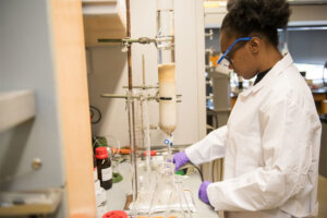 Scientist working in a lab.